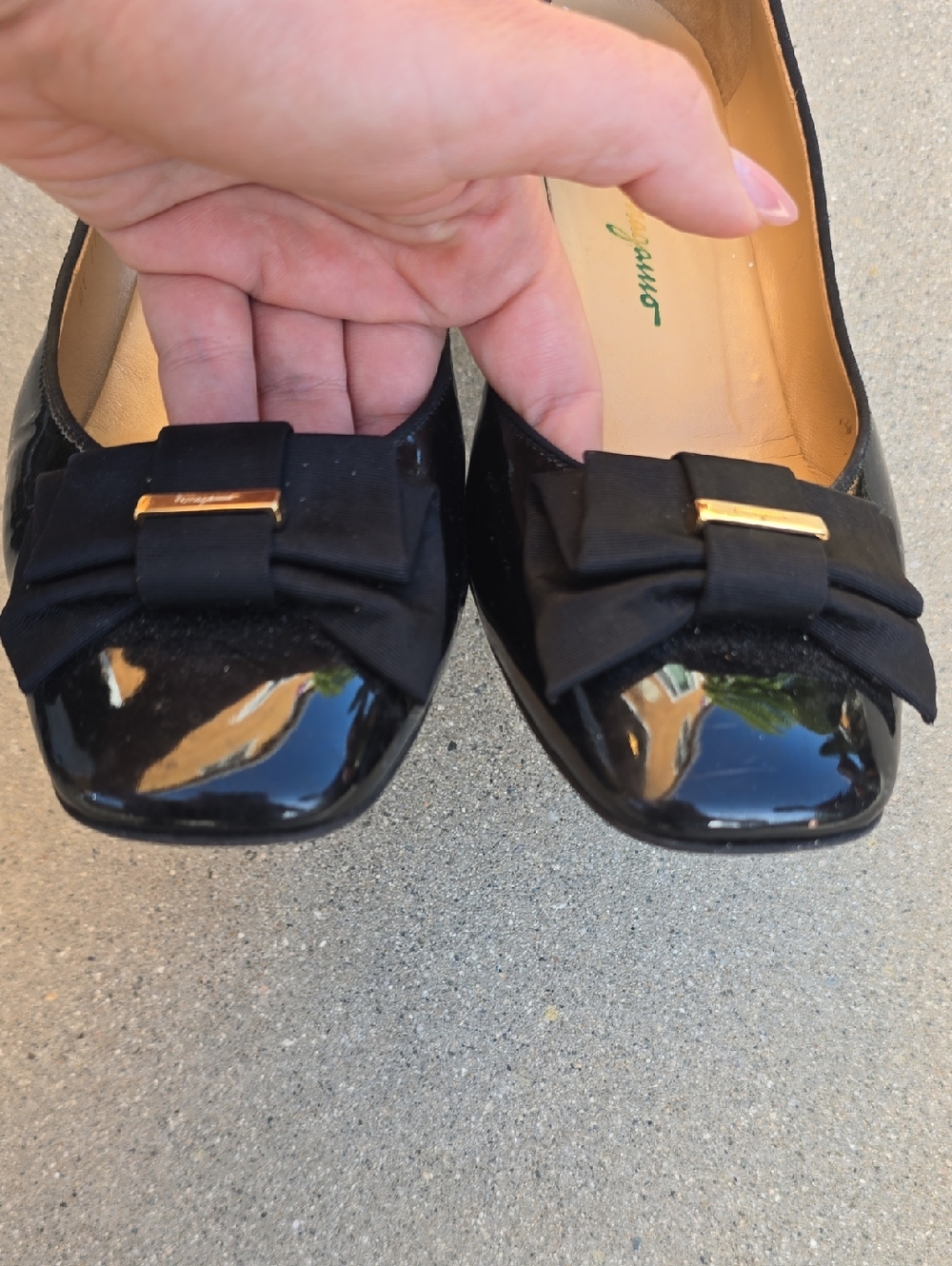 Salvatore Ferragamo Black Patent Vara Bow Block Heels Size 9 - Picture 13 of 13